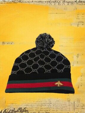 Gucci Women's Sz S Beanie Interlocking Knitted Double G'S Gold Tone Bee Pom Pom
